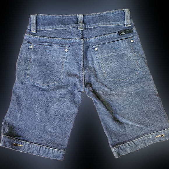 Low rise Jean shorts - Picture 2 of 5
